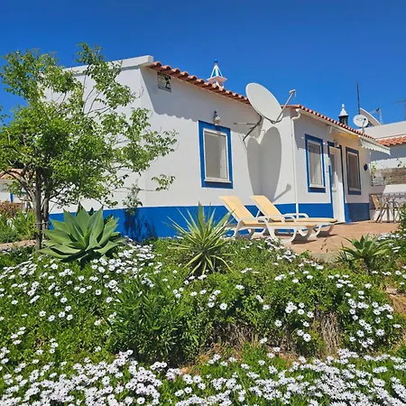 Casa Azul And Peaceful Garden Oasis 펜션 Armação de Pêra